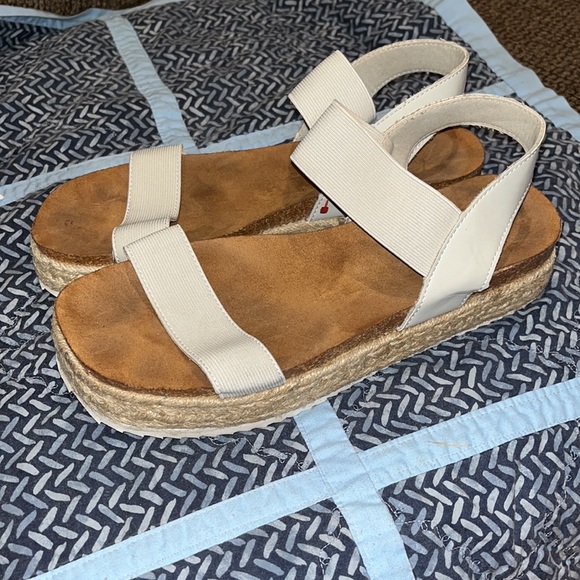 Maurice’s sandals - Picture 2 of 6